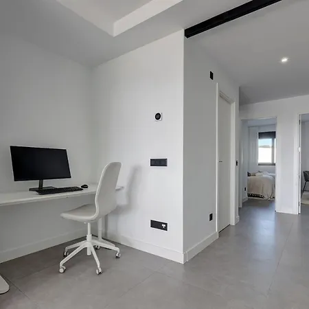 Apartment Brand New, Elegant Three Bed *