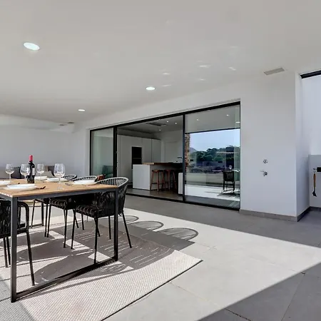 Brand New, Elegant Three Bed Apartment Estepona