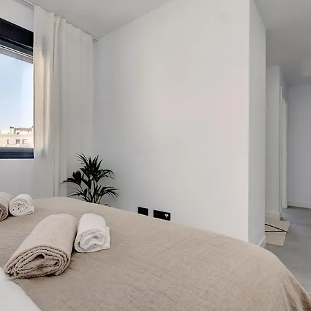 Apartment Brand New, Elegant Three Bed