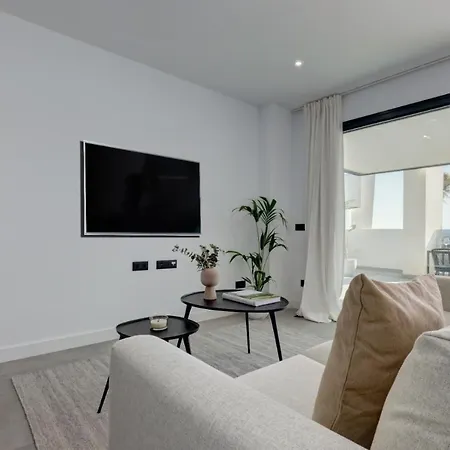 Apartment Brand New, Elegant Three Bed