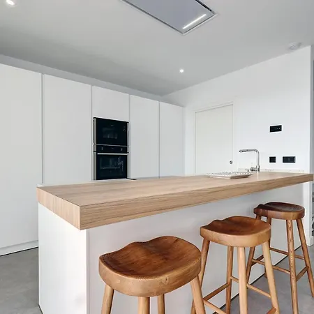 Apartment Brand New, Elegant Three Bed