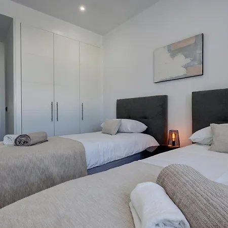 Brand New, Elegant Three Bed Apartment Estepona
