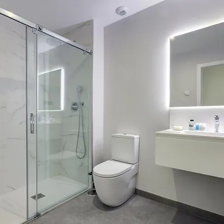 Brand New, Elegant Three Bed Apartment Estepona
