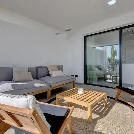 Apartment Brand New, Elegant Three Bed