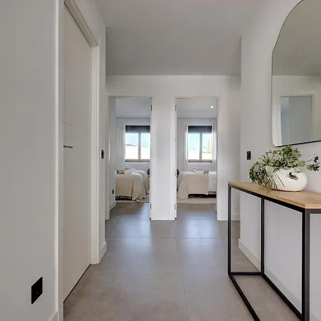 Apartment Brand New, Elegant Three Bed *