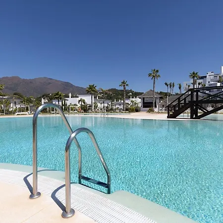 Brand New, Elegant Three Bed Apartment Estepona